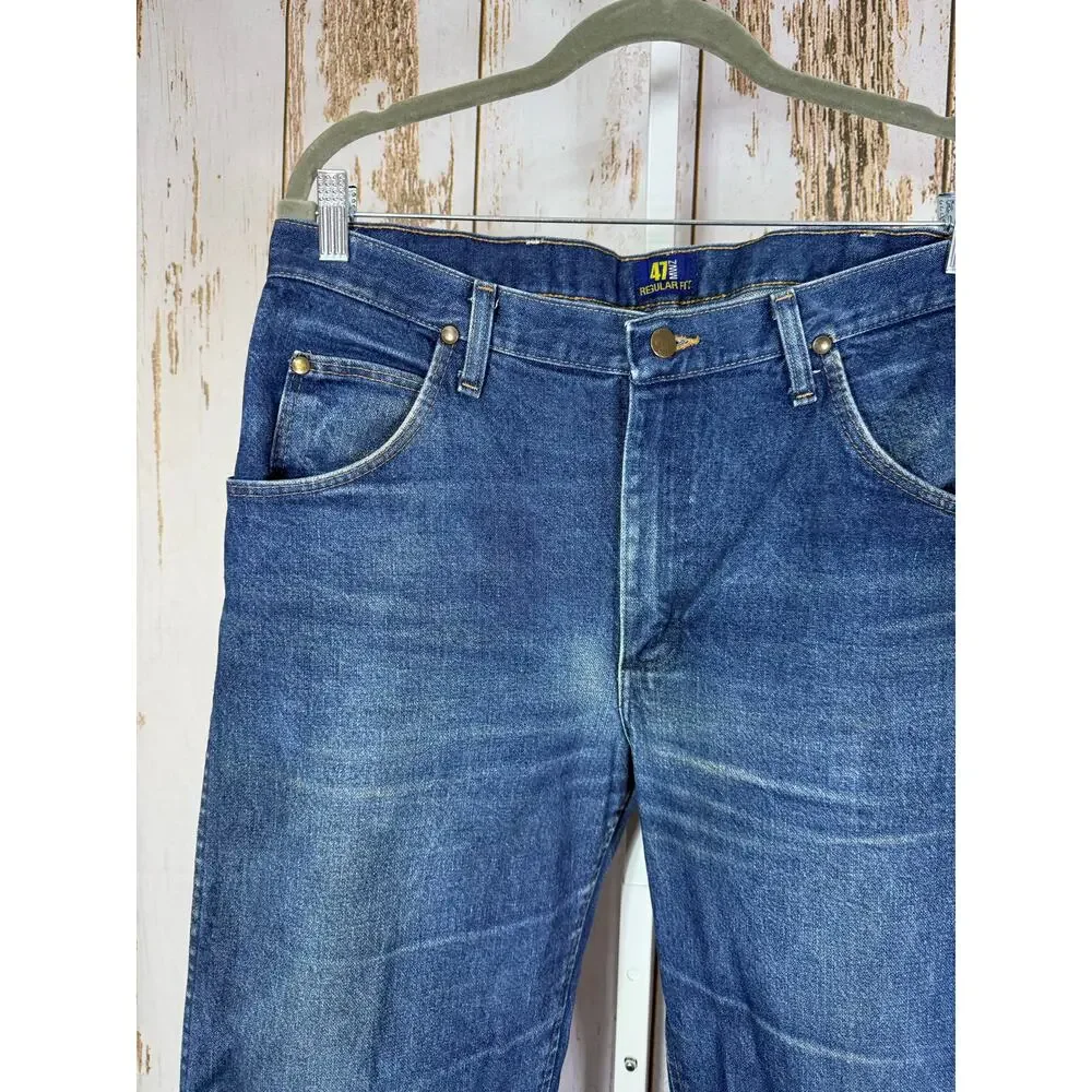 Wrangler 47MWZ Regular Fit Jeans. Size 34x36. In excellent used condition!
